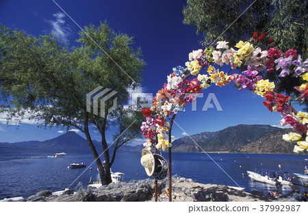 LATIN AMERICA GUATEMALA LAKE ATITLAN 37992987