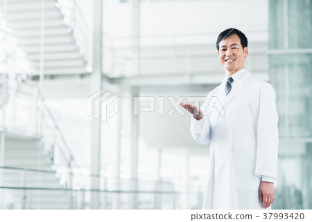 A white coat male 37993420