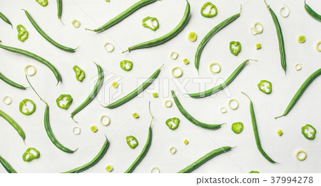 Flat-lay of green beans over white wooden 37994278