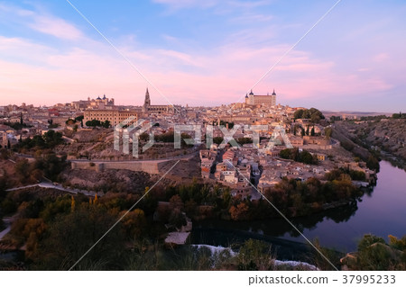 Spain Toledo at dusk 37995233