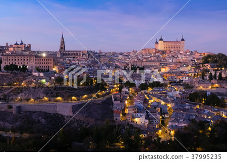 Spain Toledo night view Spain Toledo night view 37995235