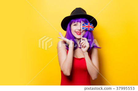 girl with Great Britain flag in hand 37995553