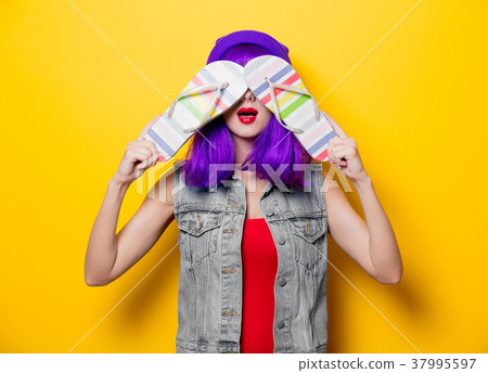 hipster girl with pink hairstyle with flip flops 37995597