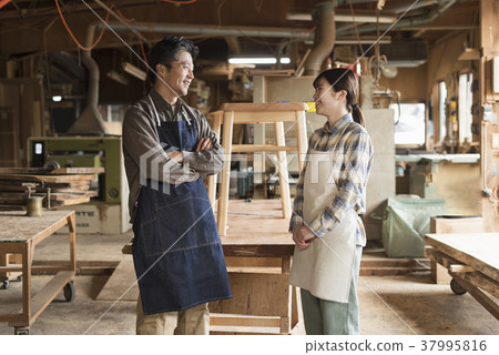 家具工匠大師和兄弟工作室 37995816