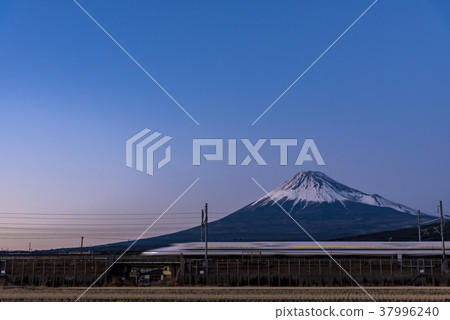 東海道新幹線與富士山 37996240