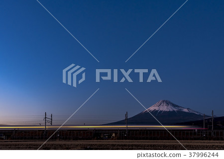 東海道新幹線與富士山 37996244