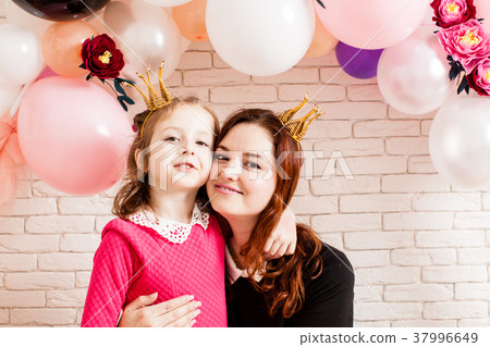 The cute little princesses 37996649