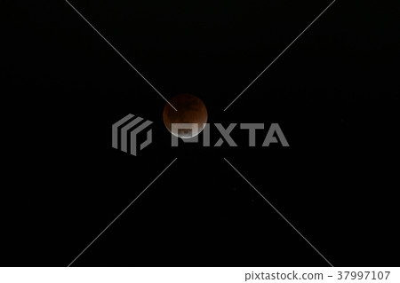 月全食（Super Blue Blood Moon）= 2018年1月31日，相關搜索關鍵詞Total lunar eclipse連續照片 37997107