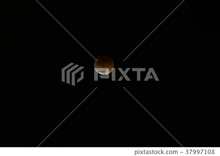 月全食（Super Blue Blood Moon）= 2018年1月31日，相關搜索關鍵詞Total lunar eclipse連續照片 37997108