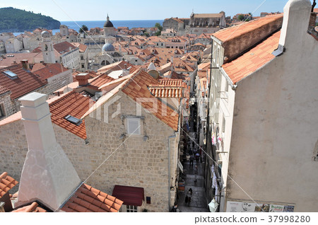 Back Road in Dubrovnik (Croatia) 37998280