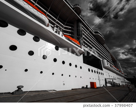 MSC Meraviglia at Port of Messina / Port of Messina / MSC Meraviria 37998407