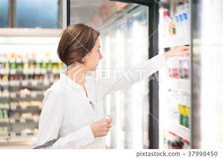 Women choosing a drink in the store Women choosing a drink in the store 37998450