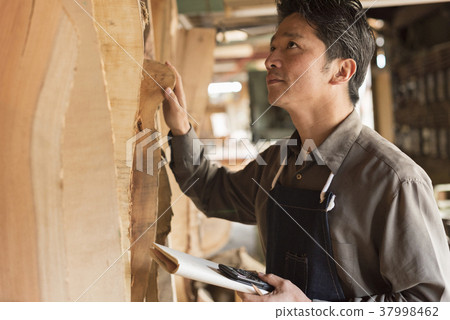 Furniture maker stock check 37998462