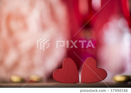 Happy valentine day hearts on wooden background, greeting card love concept 37998586