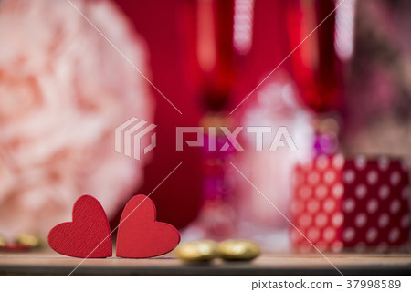 Happy valentine day hearts on wooden background, greeting card love concept 37998589