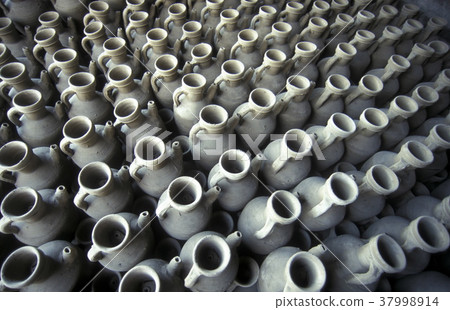 AFRICA EGYPT CAIRO PEOPLE WORKER POTTERY 37998914