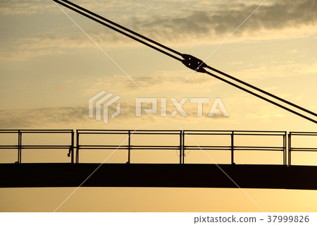 吊車剪影 37999826