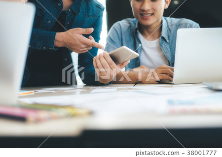 Programmer and Web designer, UX UI meeting for planing mobile ap 38001777