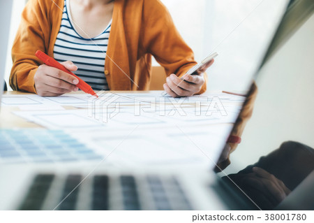 Programmer and Web designer, UX UI meeting for planing mobile ap 38001780