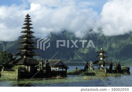 INDONESIA BALI LAKE BRATAN PURA ULUN DANU TEMPLE INDONESIA BALI LAKE BRATAN PURA ULUN DANU TEMPLE 38002050