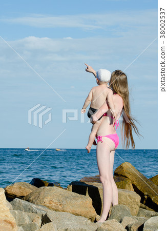 Mother and son on the hands are among the stones Mother and son on the hands are among the stones 38002537