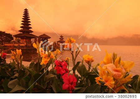 INDONESIA BALI LAKE BRATAN PURA ULUN DANU TEMPLE INDONESIA BALI LAKE BRATAN PURA ULUN DANU TEMPLE 38002693