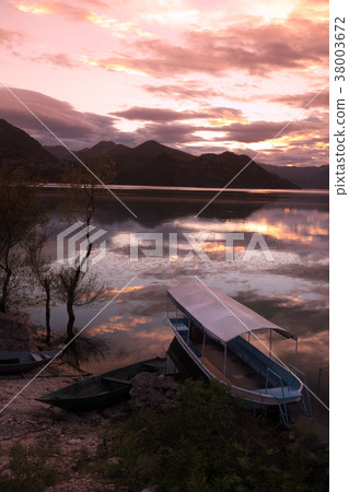 EUROPE BALKAN MONTENEGRO SKADAR LAKE 38003672