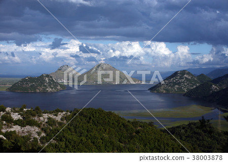 EUROPE BALKAN MONTENEGRO SKADAR LAKE 38003878