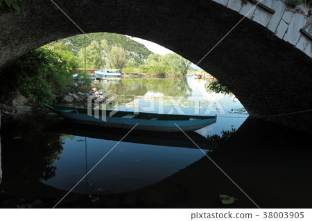 EUROPE BALKAN MONTENEGRO VIRPAZAR SKADAR LAKE 38003905