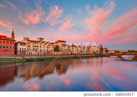 River Arno and Ponte Vecchio in Florence, Italy 38003957