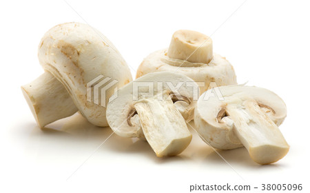 Raw champignons isolated on white 38005096