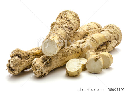 Fresh horseradish isolated on white 38005191