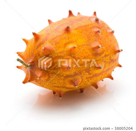 Fresh kiwano isolated on white 38005204