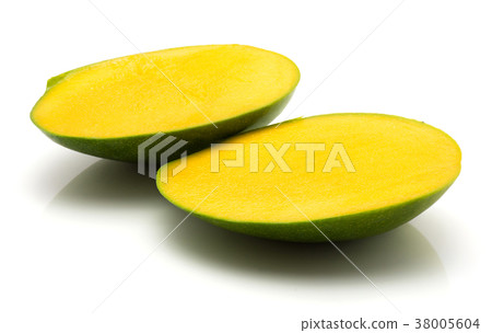 Fresh mango isolated on white 38005604
