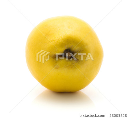 Fresh raw quince isolated on white 38005828