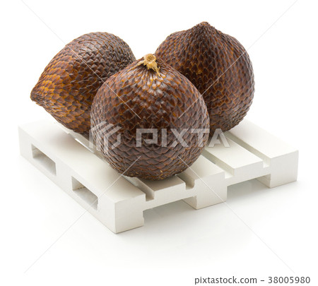 Fresh raw salak isolated on white 38005980
