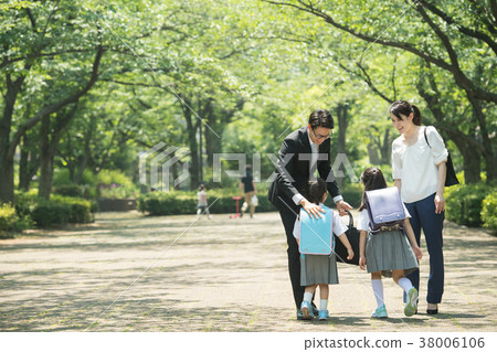 Family elementary school student commute commuting image 38006106