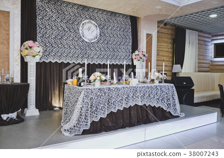 Central table for the main guests of the celebration 8923. Central table for the main guests of the celebration 8923. 38007243