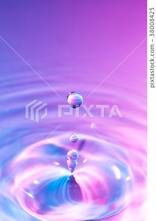Water droplets and ripples 38008425