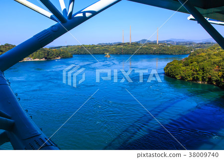 Seao Transmission Station and Shinseikai Bridge [Sasebo City, Nagasaki Prefecture] 38009740