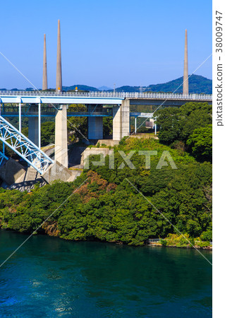 Seao Transmission Station and Shinseikai Bridge [Sasebo City, Nagasaki Prefecture] 38009747