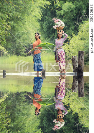 Beautiful Balinese women in traditional costumes, Culture of Bal 38010688
