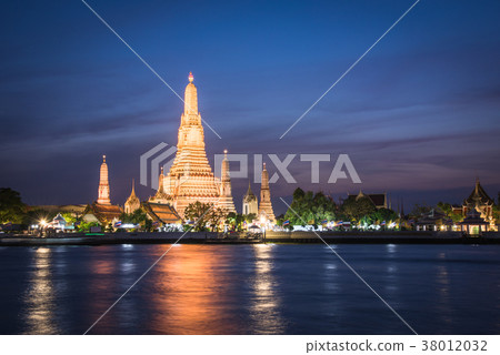 Thai Wat Arun [Wat Arun] | 38012032