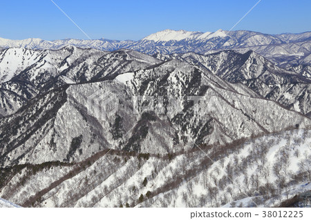 A lot of red from Tanigawadake Tenjin on winter 38012225