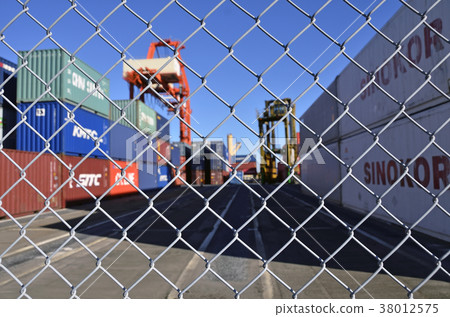 Container yard Oi pier 38012575
