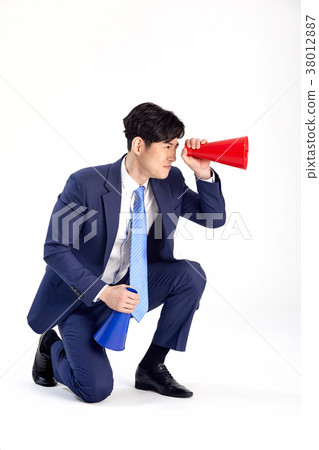 A young man in his twenties who communicates with the world. Loud loudspeaker 38012887