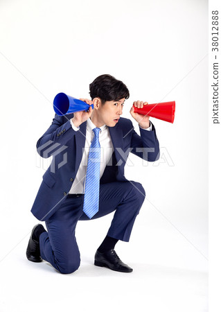 A young man in his twenties who communicates with the world. Loud loudspeaker 38012888