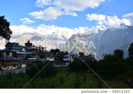 Recon Pio和Kinaul Valley Carpa村莊和印度美麗的山脈和寺廟 Recon Pio和Kinaul Valley Carpa村莊和印度美麗的山脈和寺廟 38013163