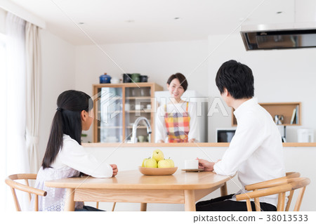 年輕的家庭 38013533