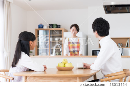 年輕的家庭 38013534